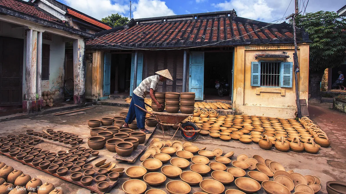 Visiting Thanh Ha Pottery Village