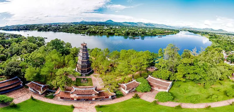 Thien Mu pagoda- The oldest and most beautiful religious construction of Hue Imperial City